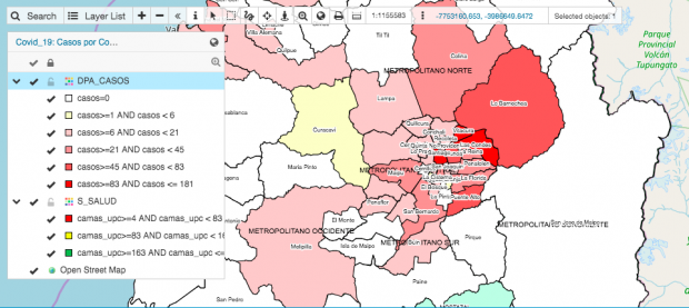 Captura de la plataforma desarrollada por los geógrafos de la Universidad de Chile, Felipe Ulloa y Julio Covarrubia. El mapa muestra los niveles de concentración del COVID-19 por comunas y la disponibilidad de camas críticas por región.