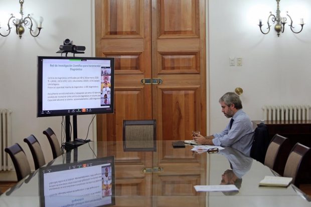 Este martes, el ministro del Interior y Seguridad Pública, Gonzalo Blumel, encabezó una nueva reunión virtual de la Mesa Social por COVID-19. Foto: Ministerio del Interior.