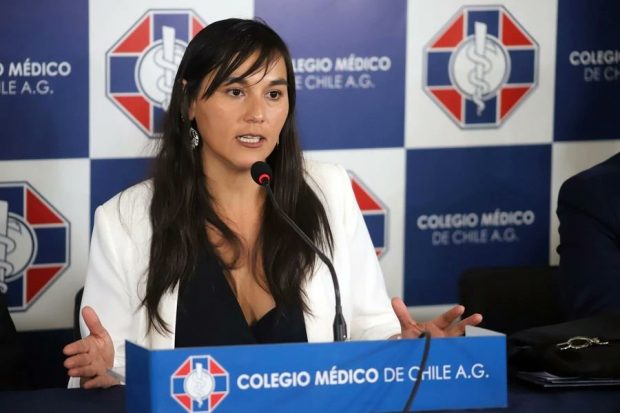 La presidenta del Colegio Médico, Dra. Izkia Siches, cuenta -según la última encuesta Cadem- con un 61% de aprobación por parte de la ciudadanía. Foto: Colegio Médico.