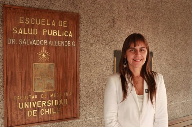 La académica y doctora en Salud Pública, Verónica Iglesias, es la directora de la Escuela de Salud Pública de la Facultad de Medicina de la Universidad de Chile. Foto: ESP UChile.