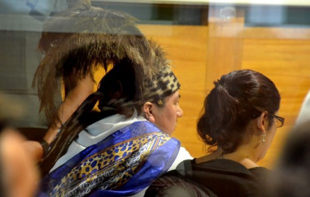 Este martes se cumplen 100 días desde el inicio de la huelga de hambre que encabeza el machi Celestino Córdova, junto a otros 27 prisioneros mapuche. La autoridad ancestral pide cumplir su condena en su rehue, tal como lo indica el Convenio 169 de la OIT. Foto: Agencia UNO.