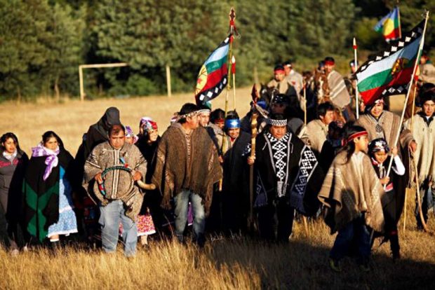 Desde las comunidades mapuche movilizadas en el Wallmapu criticaron que una vez más hayan sido excluidos de cualquier diálogo con el Gobierno. Foto: Radio UChile.