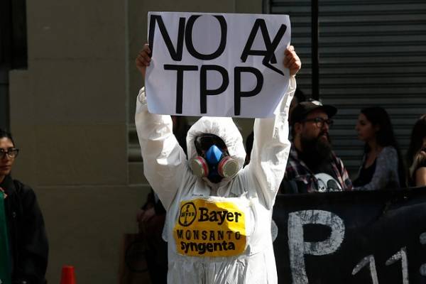 Durante el año 2019 se discutió y se llevó a cabo la mayor parte de la tramitación en el Congreso del TPP-11. Esto, en medio de protestas de decenas de organizaciones que pedían su rechazo. Foto: Agencia UNO.