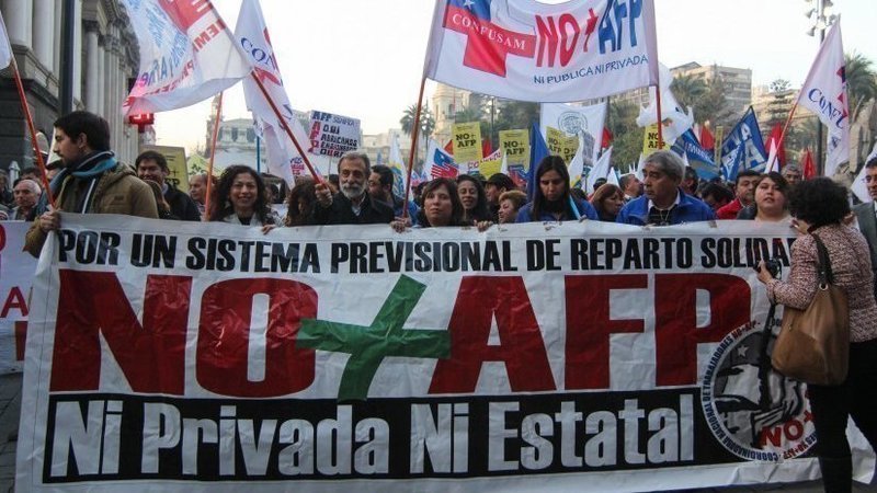 La demanda por pensiones dignas ha sido una de las principales del movimiento social chileno, con grandes movilizaciones bajo la consigna "No Más AFP" y siendo uno de los principales temas que puso sobre la mesa el estallido social de octubre de 2019. Foto: Archivo.