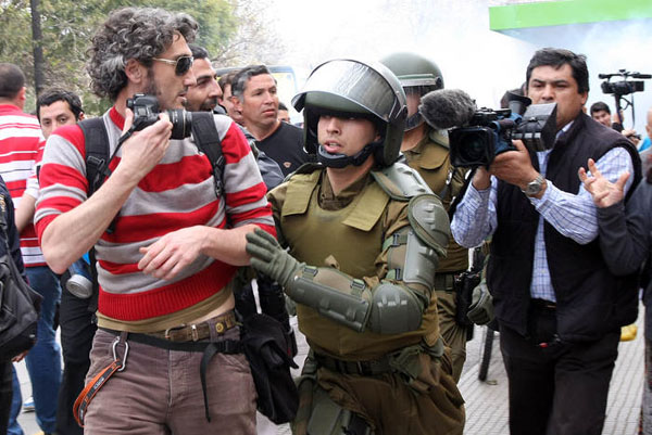 “Chile está en una crisis de la libertad de expresión”: Informe del ODC alerta sobre detenciones de reporteros