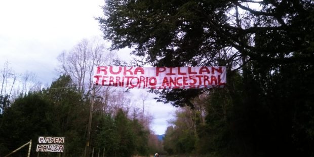 Las comunidades y territorios mapuche de la zona se han organizado frente a una serie de proyectos que, sin consulta previa, intervienen en su entorno. El último fueron las obras de mejoramiento al Parque Nacional Villarrica. Foto: Facebook.