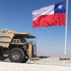camion-minero-y-bandera-de-chile-1200x533-1-1024x455