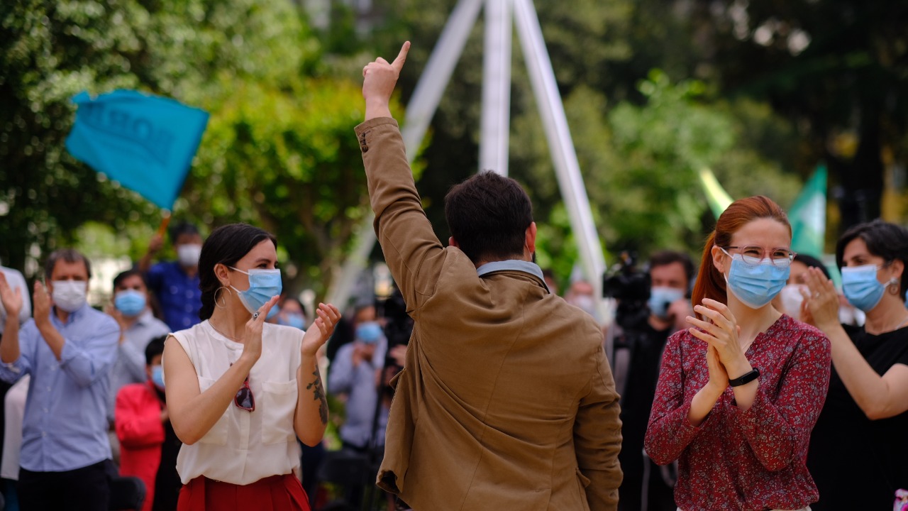 Descentralización, ecología, género y trabajo son los ejes transversales del programa presentado por el candidato presidencial luego de un proceso participativo que incluyó a 33 mil personas en todo Chile.
