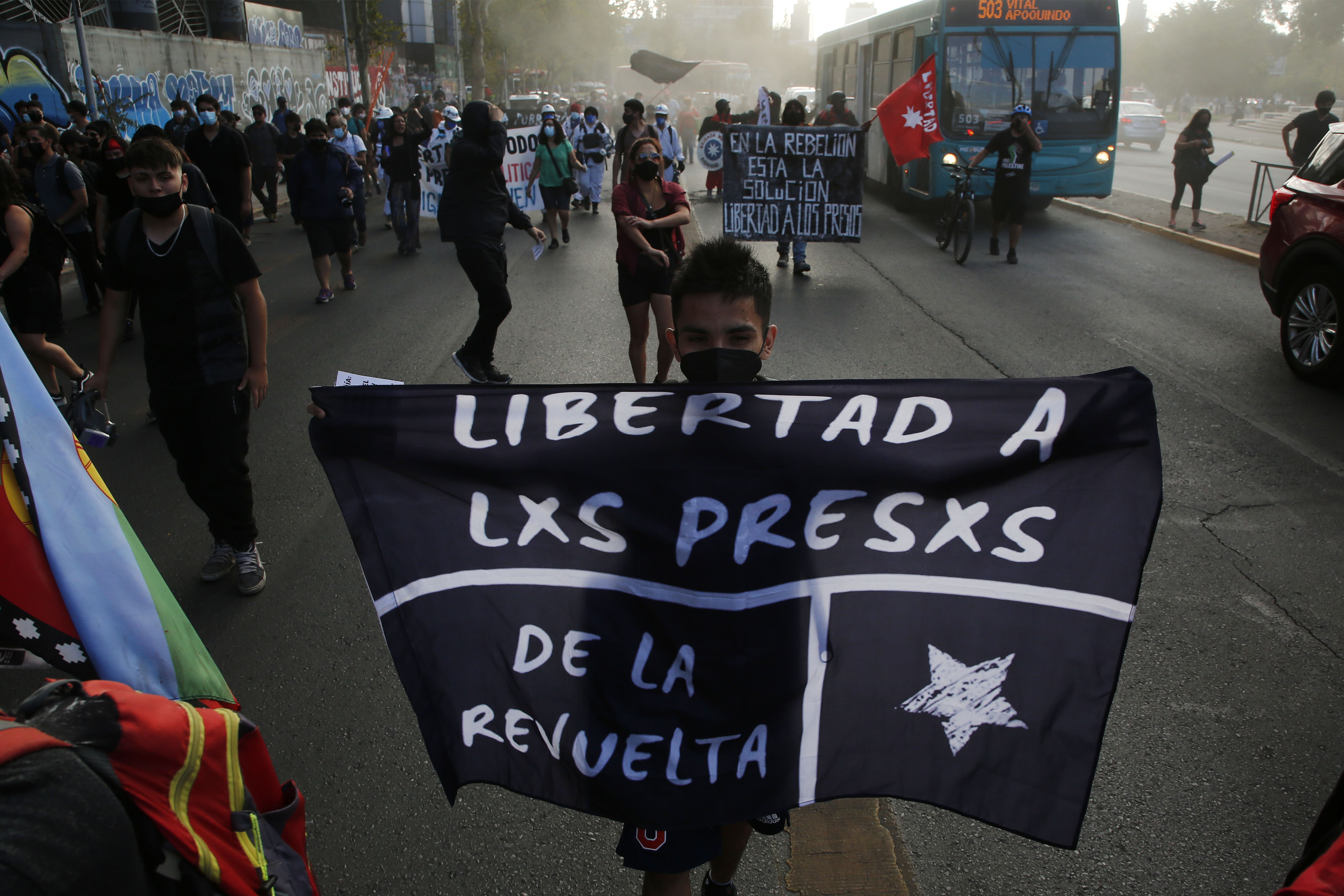 Santiago, 20 enero 2022.
Manifestación por los presos del estallido social en el comando del presidente electo. 
Marcelo Hernandez/Aton Chile