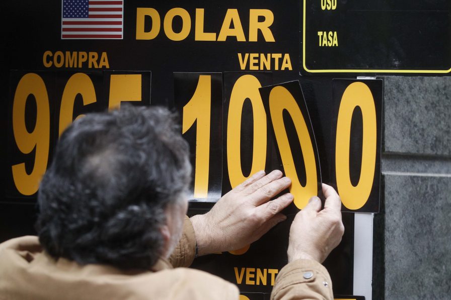 Santiago, 6 julio 2022.
Dolar sube a mas de 1000 pesos 
Juan Eduardo Lopez/Aton Chile