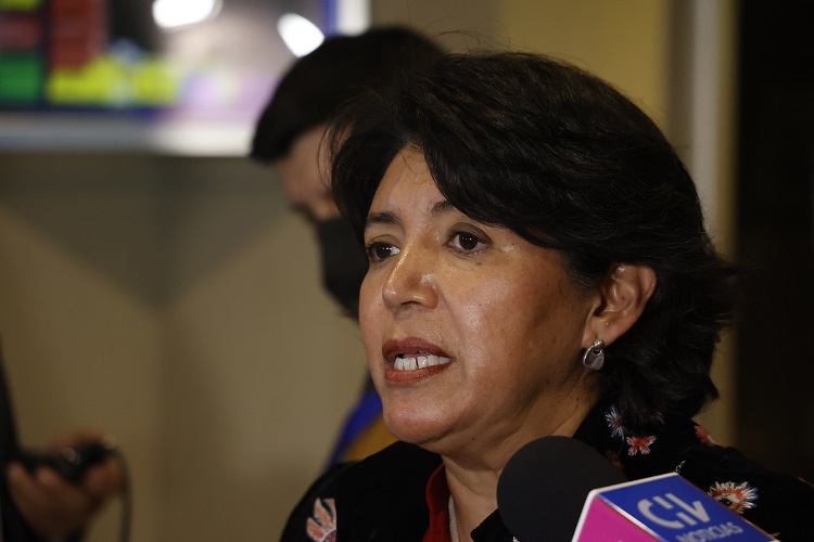 Valparaiso, 10 de agosto de 2022.
La senadora Yasna Provoste lee una declaracion publica en el Senado. 
Raul Zamora/Aton Chile