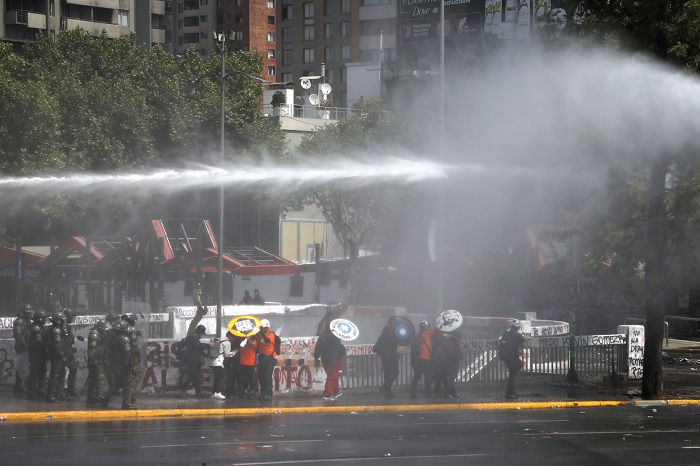 Santiago, 18 de octubre de 2022.
Conmemoracion del 18 de octubre en Plaza Baquedano.
Andres Piña/Aton Chile