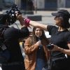 Santiago, 18 de octubre de 2022.
Un camarógrafo de Chilevision es agredido durante la conmemoracion del 18 de octubre en Plaza Baquedano.
Jonnathan Oyarzun/Aton Chile
