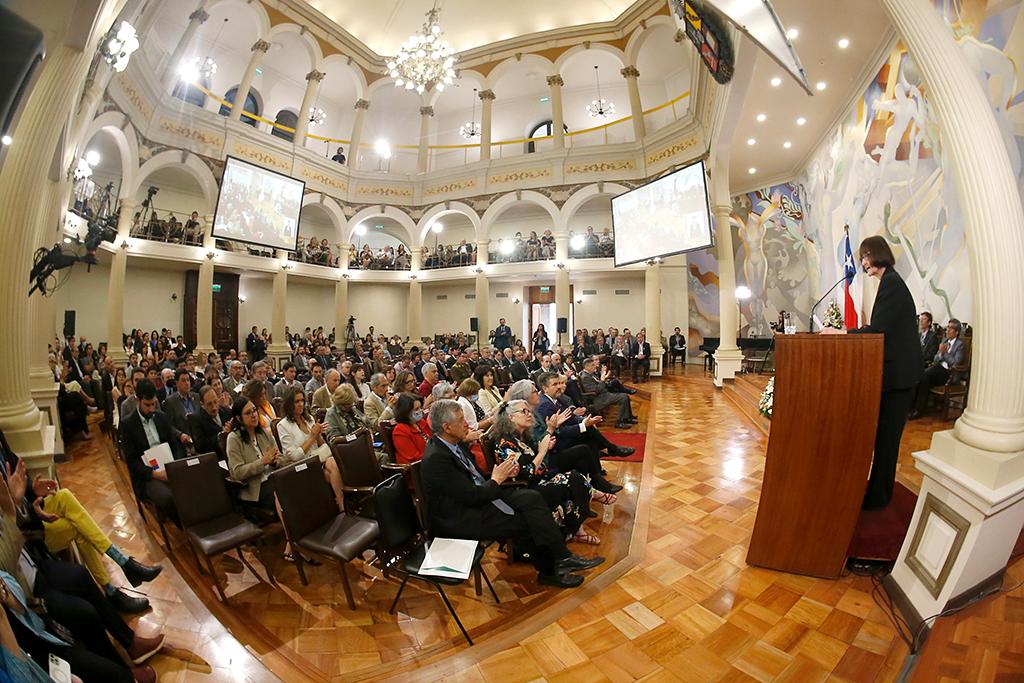 El discurso fue su primera intervención como Rectora de la Universidad de Chile en una ceremonia oficial de aniversario, convirtiéndose en la primera Rectora mujer en emitirlo en 180 años de historia.