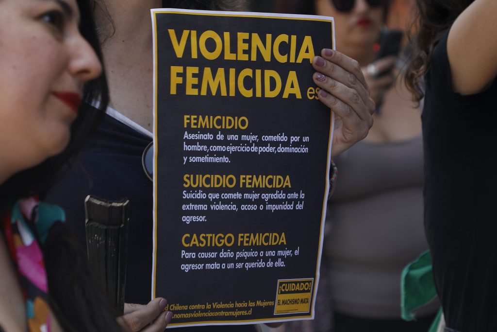Santiago, 29 de diciembre de 2022.
Mujeres protestan, frente a Tribunales, en contra del fallo de Martin Pradenas
 

Dragomir Yankovic/Aton Chile