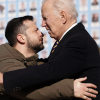 El presidente Biden promete en Kiev más armas par…