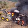Tolten, 5 de abril 2021
Ataque incendiario a camion y maquinaria forestal ubicada en el fundo Santa Lucila de la forestal Mininco.
Mario Quilodran/Aton Chile