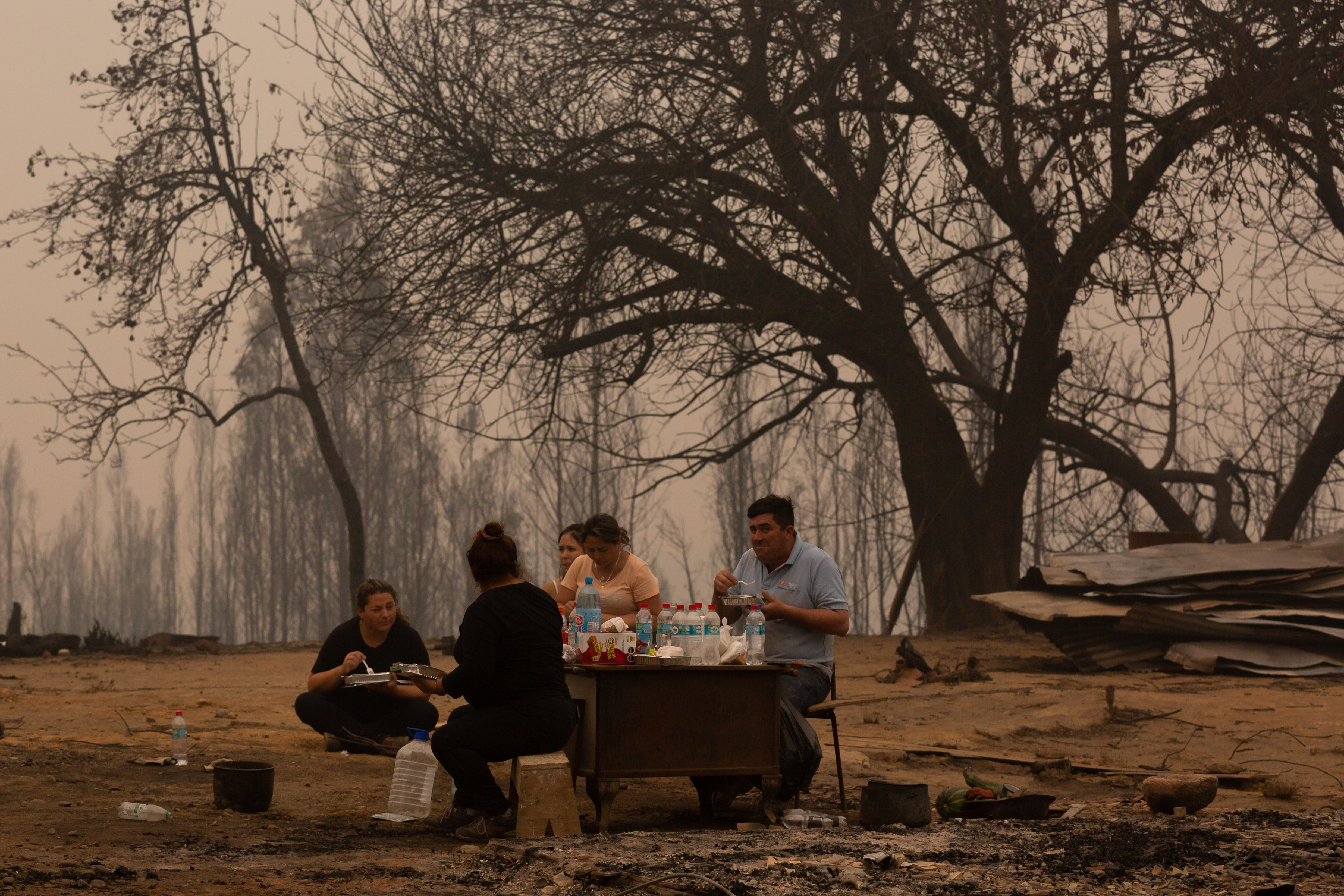 Concepcion, 5 Febrero 2023
La ciudad de Concepcion permanece bajo el humo de los incendios forestales que rodean la region del Biobío,Chile.
Esteban Paredes/Aton Chile
