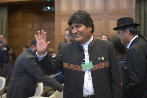 La Haya, 01 octubre de 2018
El Presidente de Boliva, Evo Morales, llega hasta la Corte Internacional de Justicia, y se dispone a escuchar el fallo que dara en el caso de Chile vs Bolivia y la salida al mar.
Vincent/Aton Chile