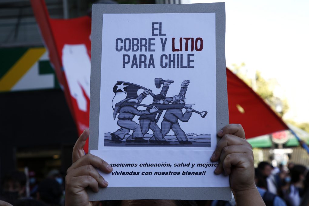 Santiago, 7 enero 2022.
Manifestacion por el Litio en Paseo ahumada con Alameda en la comuna de Santiago.
Marcelo Hernandez/Aton Chile