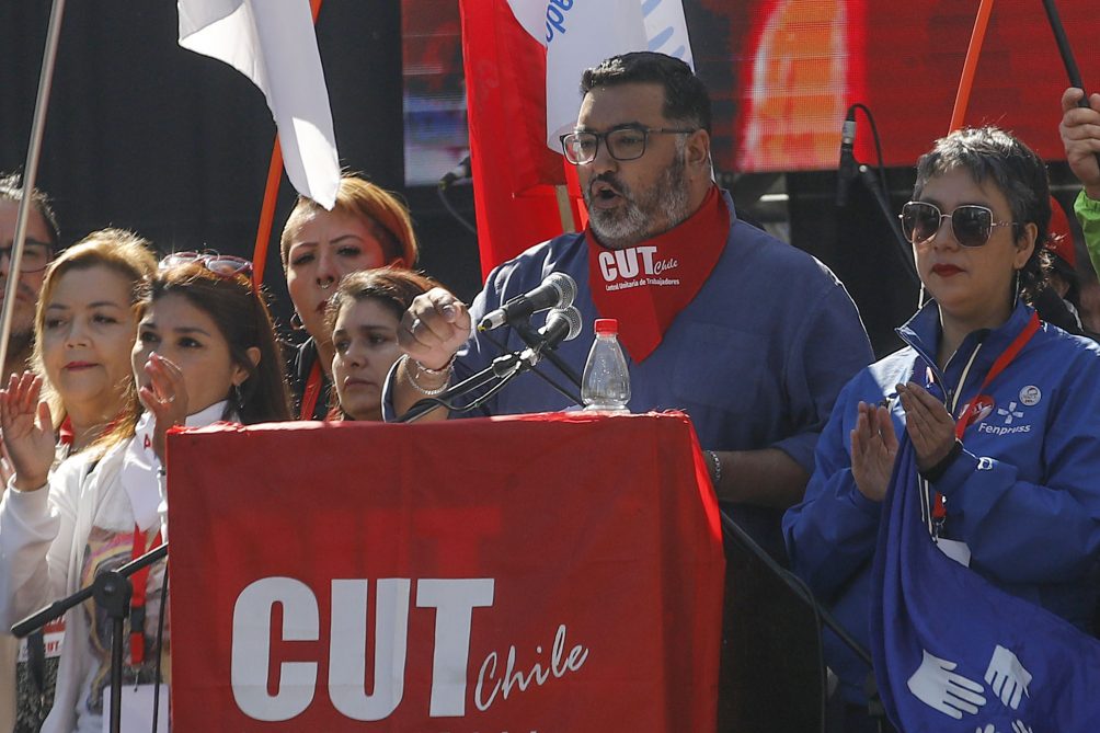 Santiago, 1 mayo 2023.
Marcha por el dia internacional del trabajador. Miles de personas marchan por la Alameda.
Dragomir Yankovic/Aton Chile