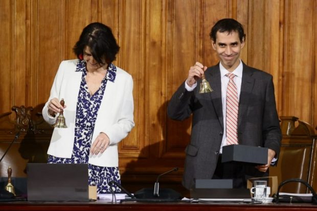 Presidenta y vicepresidente de la Comisión Experta, Verónica Undurraga y Sebastián Soto, en la última sesión plenaria del organismo. Créditos: Comunicaciones Proceso Constitucional