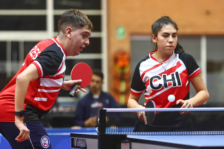 Para tenis de mesa: Ignacio Torres y Joseline Yévenes, de Puente Alto y Chillán. Participan en clubes Oriente Ñuñoa y Club Paralímpico Chillán, respectivamente.