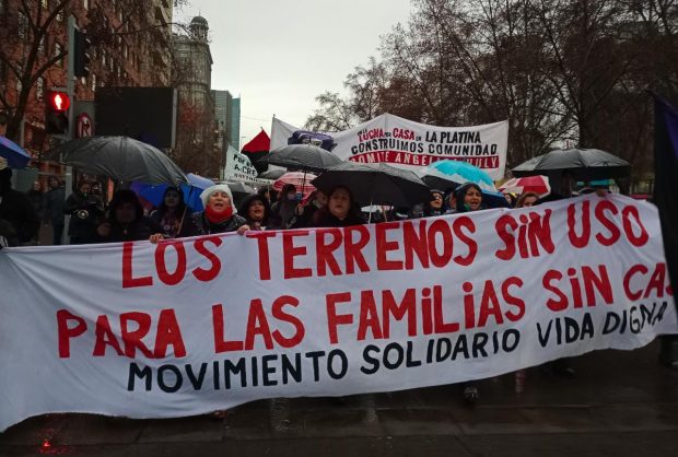 Manifestación de pobladores en La Moneda.