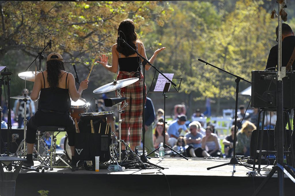 Escenario del Día de la Música Chilena en el Parque Bicentenario en Vitacura.