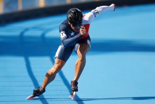 Patinador Emanuelle Silva en competencia de velocidad de los Juegos Panamericanos Santiago 2023.