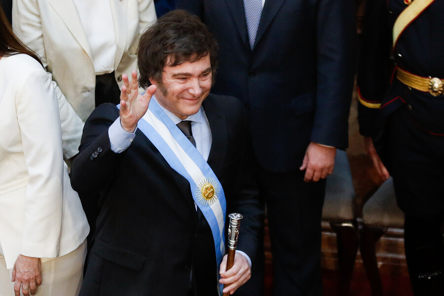 Javier Milei asume la presidencia de Argentina.