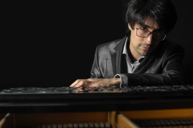 Gustavo Miranda, pianista. Foto: Ralph Bennett.