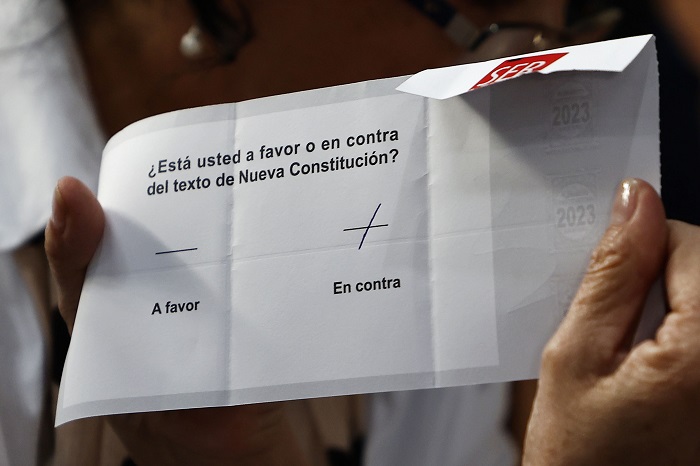 Santiago, 17 de diciembre de 2023
Se realiza el conteo de votos durante el Plebiscito Constitucional 2023.
Dragomir Yankovic/Aton Chile