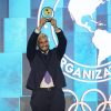 Lucas Nervi recibe el galardón "Legado Cali 2021" en los Panam Sports Awards.