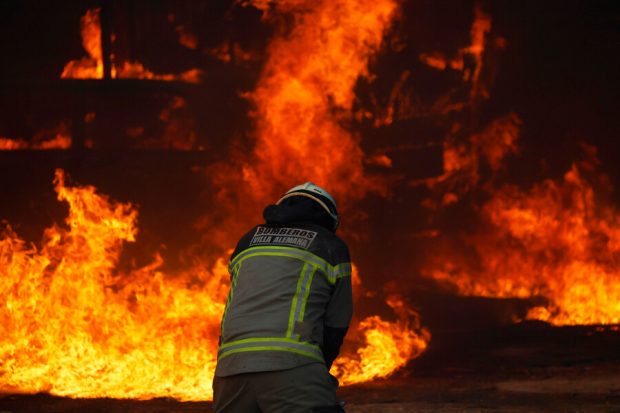 Intencionalidad de los incendios y falta de planificación urbana: experto advierte que la catástrofe podría repetirse