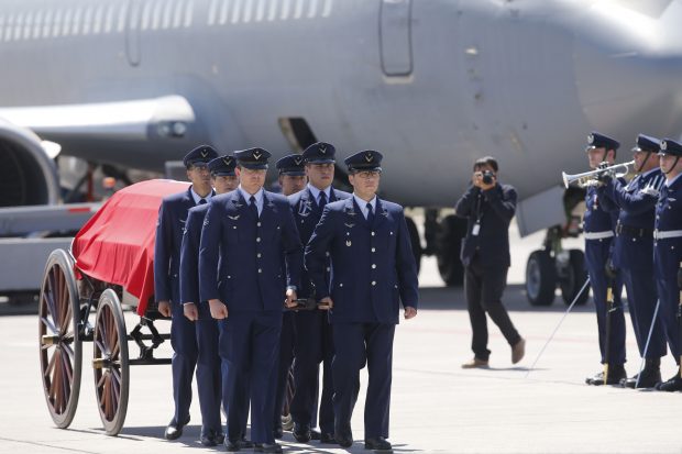 Presidente Sebastián Piñera recibe honores de la Fuerza Aérea de Chile,
