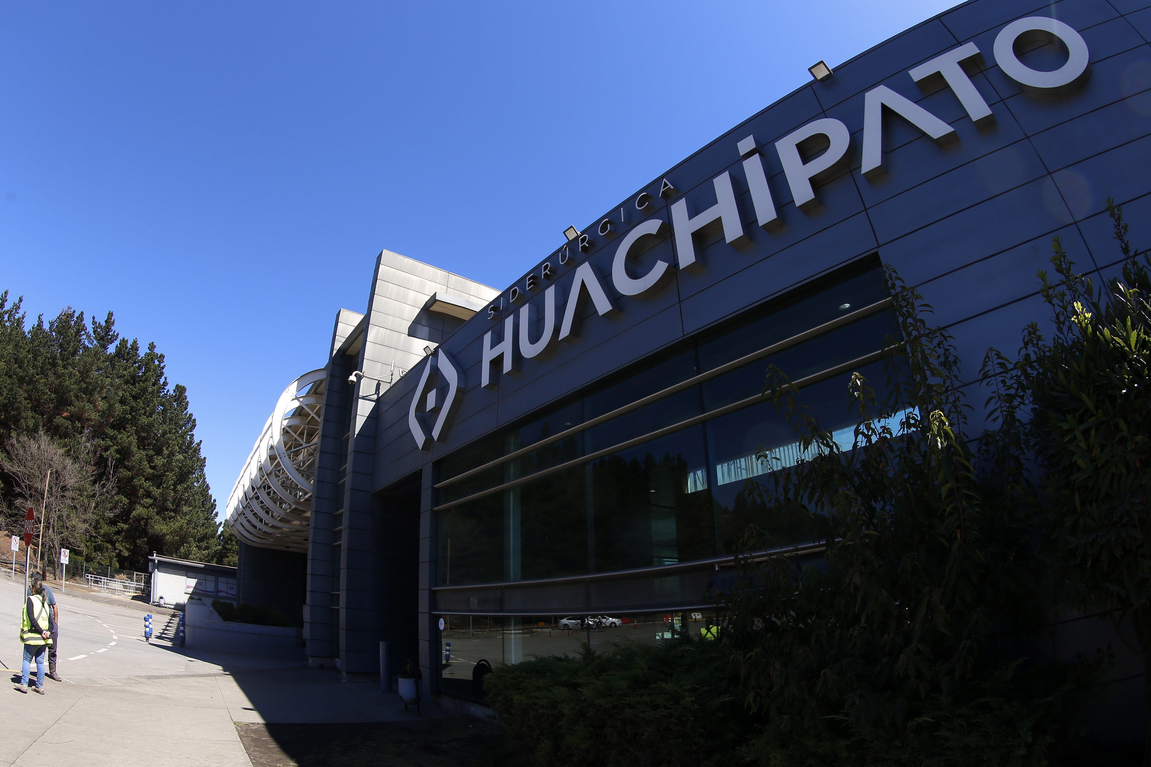 Siderurgica Huachipato suspende operaciones.