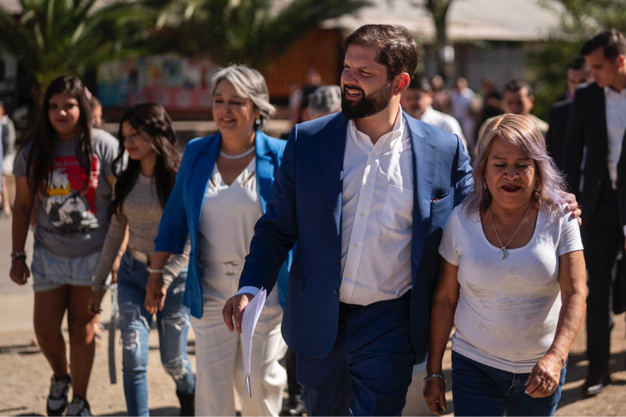Presidente Gabriel Boric y ministra Jeannette Jara visitan familias de Estación Central por segundo pago de Bono Marzo