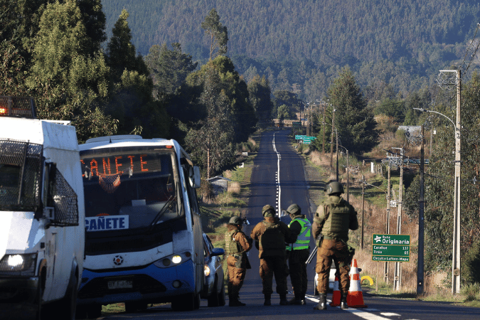 Control policial en la Provincia de Arauco a raíz del asesinato de tres carabineros en Cañete. Foto ATON