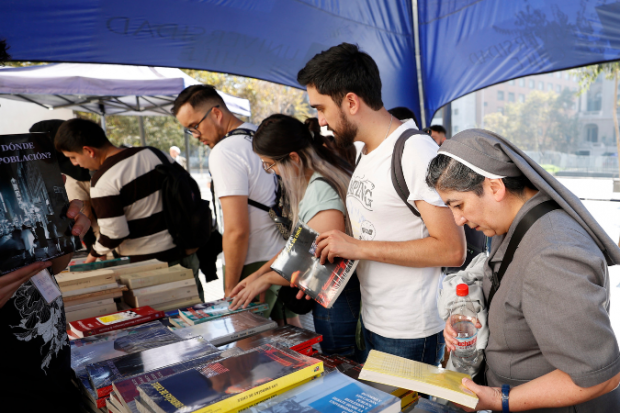 Libros Libres, actividad de la Universidad de Chile por la conmemoración del día del libro.