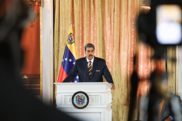 Maduro quiere reformar Constitución para cadena perpetua a corruptos y traidores