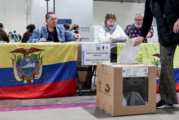 Los ecuatorianos en España se pronuncian respecto al Referéndum y Consulta Popular 2024