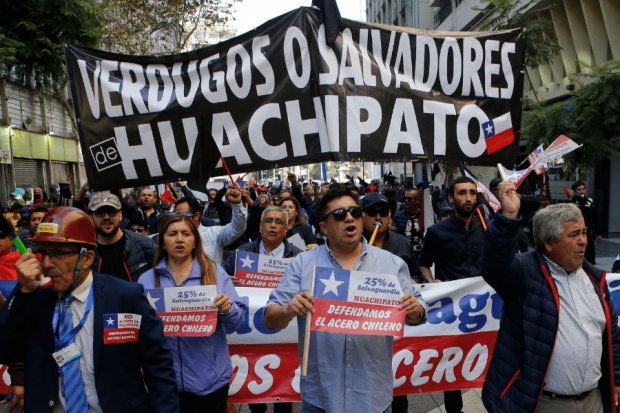 Sindicatos de la Siderúrgica Huachipato marchan por el centro de Santiago