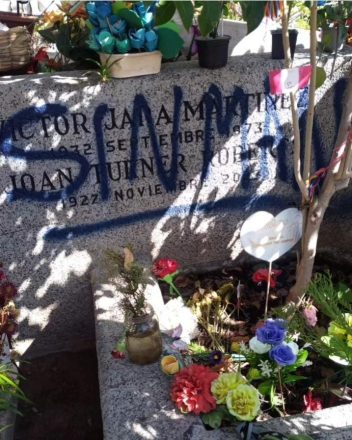 Vandalización de la tumba de Víctor Jara.