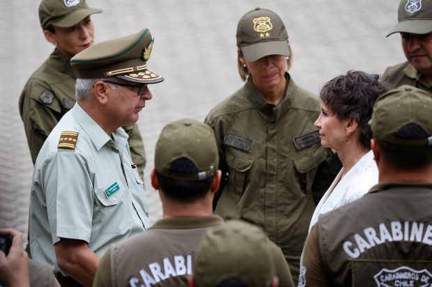 General director de Carabineros, Ricardo Yáñez y la ministra del Interior, Carolina Tohá.