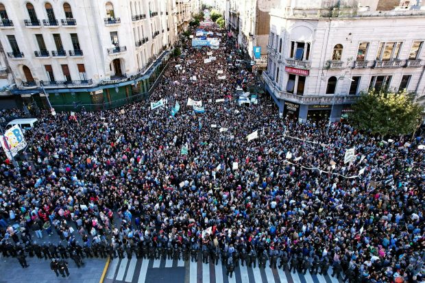 Manifestación en avenidas principales de Buenos Aires