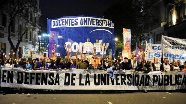 Argentina se apronta a multitudinaria protesta de universidades públicas contra recortes de Milei
