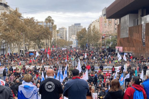 La importancia de conmemorar el primero de mayo y los intentos de la derecha chilena de criminalizar la protesta social