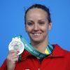 La nadadora chilena Kristel Köbrich con su medalla de plata de Santiago 2023.  Foto: Dragomir Yankovic/Santiago 2023 vía Photosport