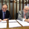 La Corporación Nacional del Cobre (Codelco) y la Sociedad Química y Minera de Chile S.A (SQM) firmaron hoy el acuerdo de asociación anunciado en diciembre pasado para la explotación de litio en el Salar de Atacama. En la foto Máximo Pacheco, presidente de Codelco, y Ricardo Ramos, gerente general de SQM.